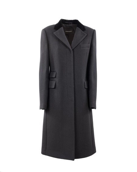 Shop EMPORIO ARMANI  Cappotto: Emporio Armani cappotto con rever in lana.
Lana cavalery.
Scollo con rever.
Collo in velluto.
Abbottonatura frontale nascosta.
Maniche lunghe.
Polsini con bottone.
Tasca pochette.
Tasche con flap.
Spacco sul retro.
Capo foderato.
Composizione: 100% lana vergine; tessuto secondario: 65% viscosa, 35% cupro; fodera principale: 100% poliestere; fodera secondaria: 51% lana vergine, 41% poliestere.
Made in China.. EW001384 AF10228-UC001